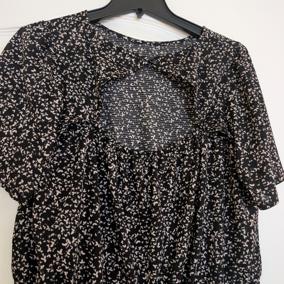 Reitmans Size Large Black and White Patterned Blouse - Picture 8 of 10